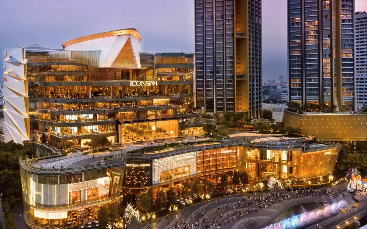 Современный Бангкок и торговый комплекс ICONSIAM